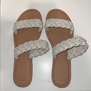 WOVEN SANDALS